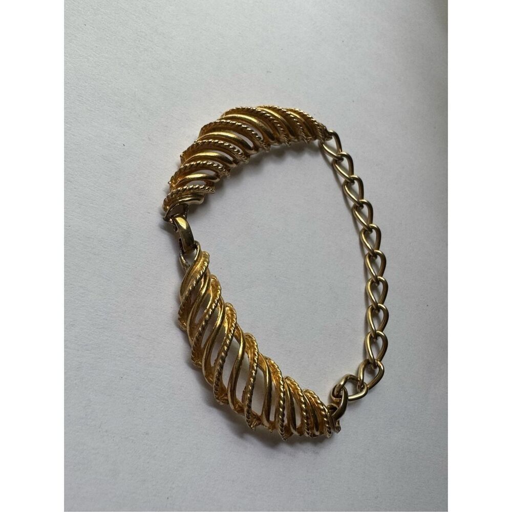 Vintage Womens Gold Tone Twist Detailed Slip On Chain Bracelet Dainty Minimalist - Picture 3 of 5